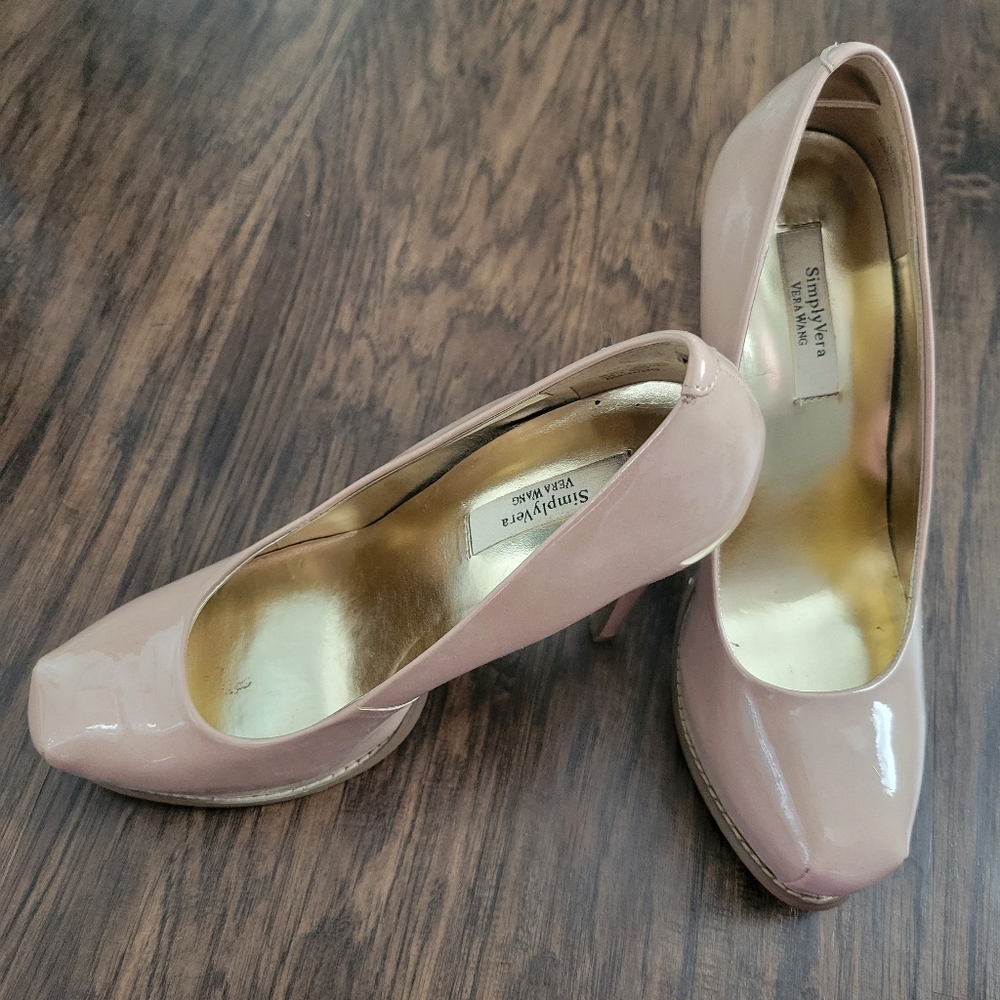 Simply Vera nude pumps